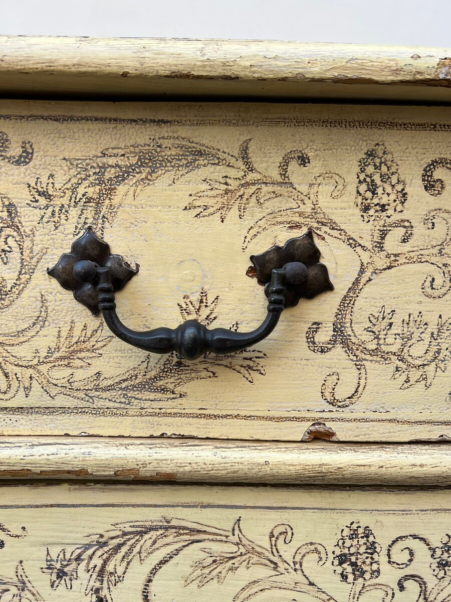 Louis XV style crossbow chest of drawers, early 20th century, South of France