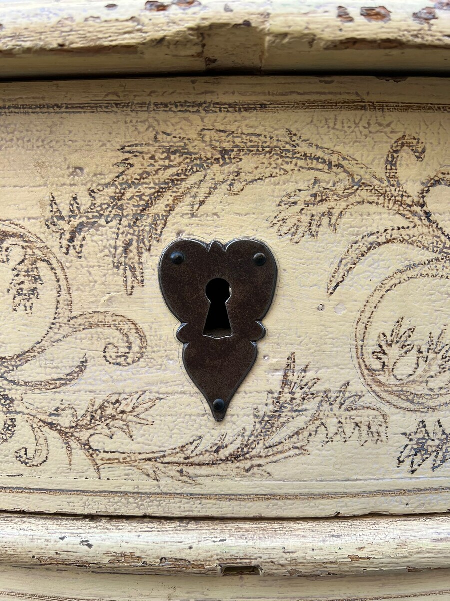 Louis XV style crossbow chest of drawers, early 20th century, South of France