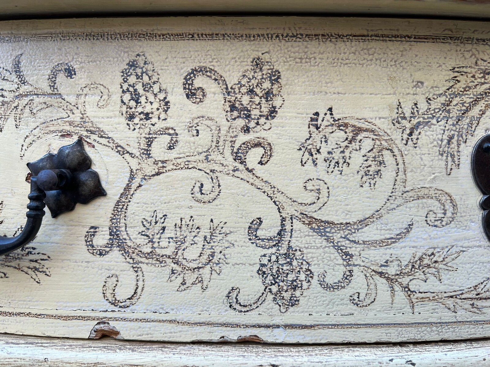 Louis XV style crossbow chest of drawers, early 20th century, South of France