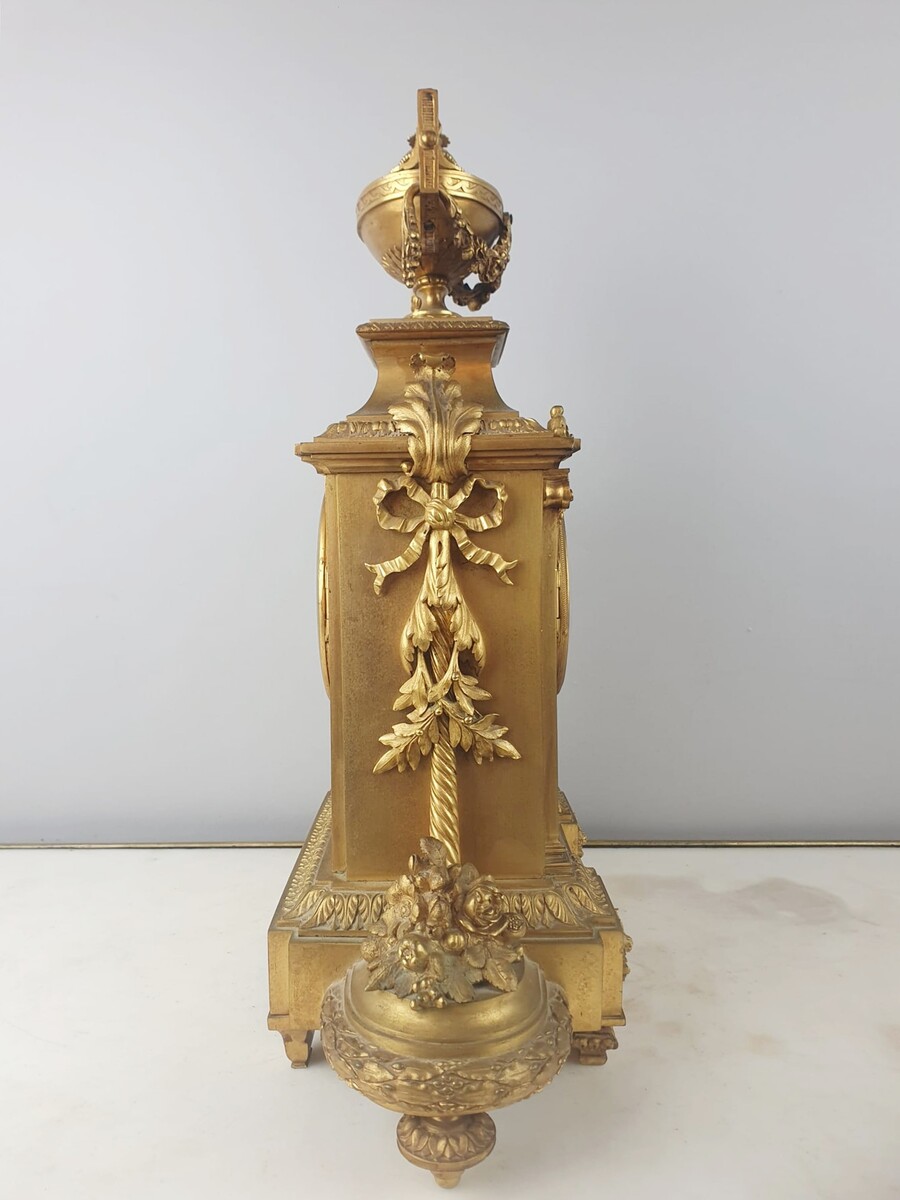Louis XVI style gilt bronze clock, 19th century