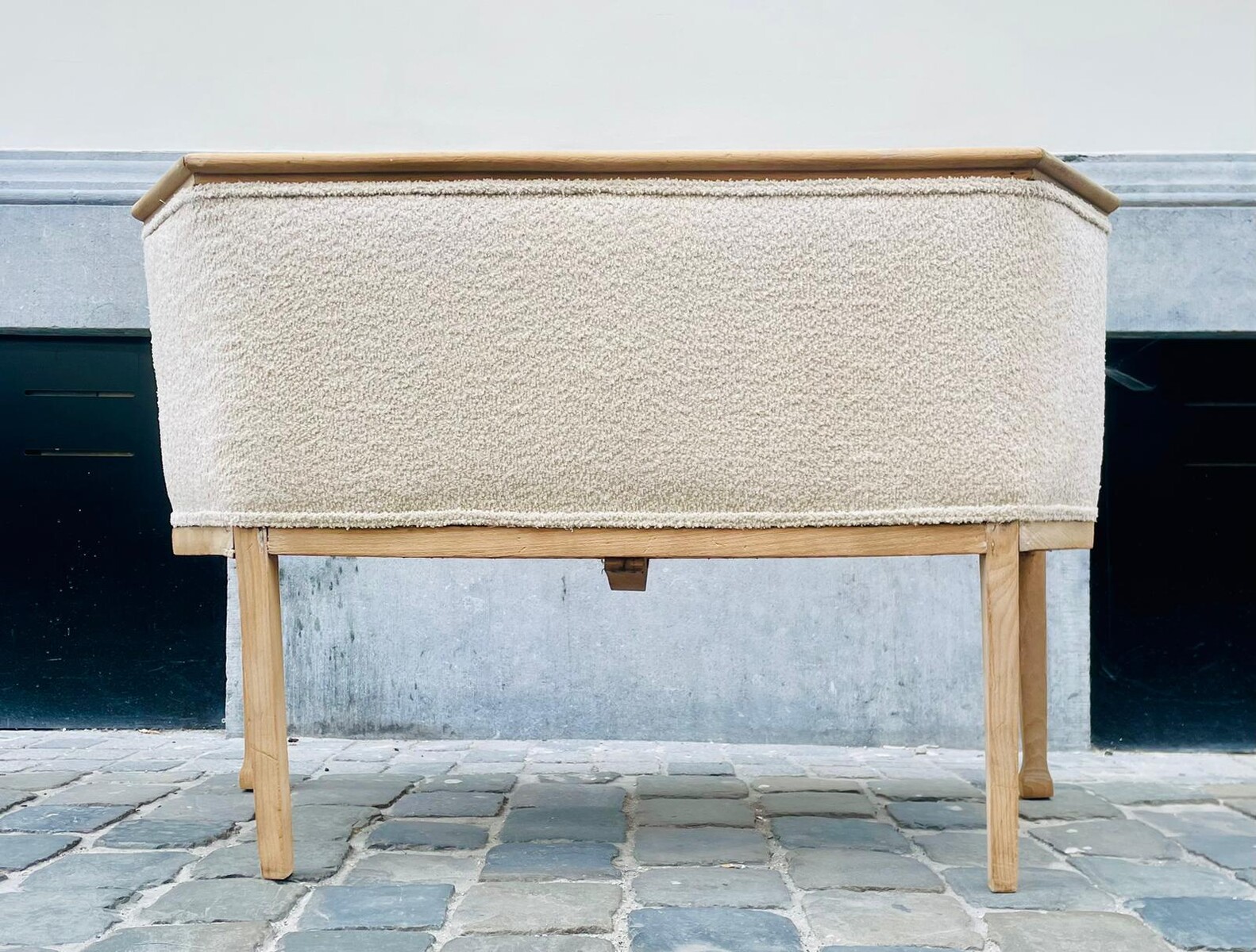 Magnificent Art Deco bench from 1920 in natural beech