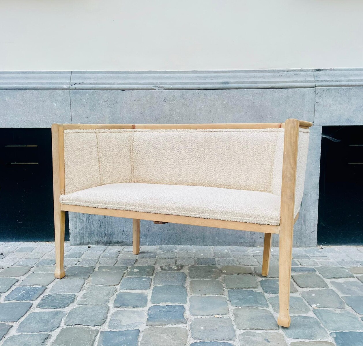 Magnificent Art Deco bench from 1920 in natural beech