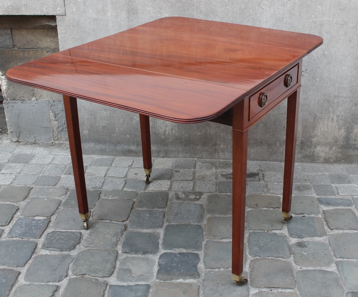 Mahogany pembroke table