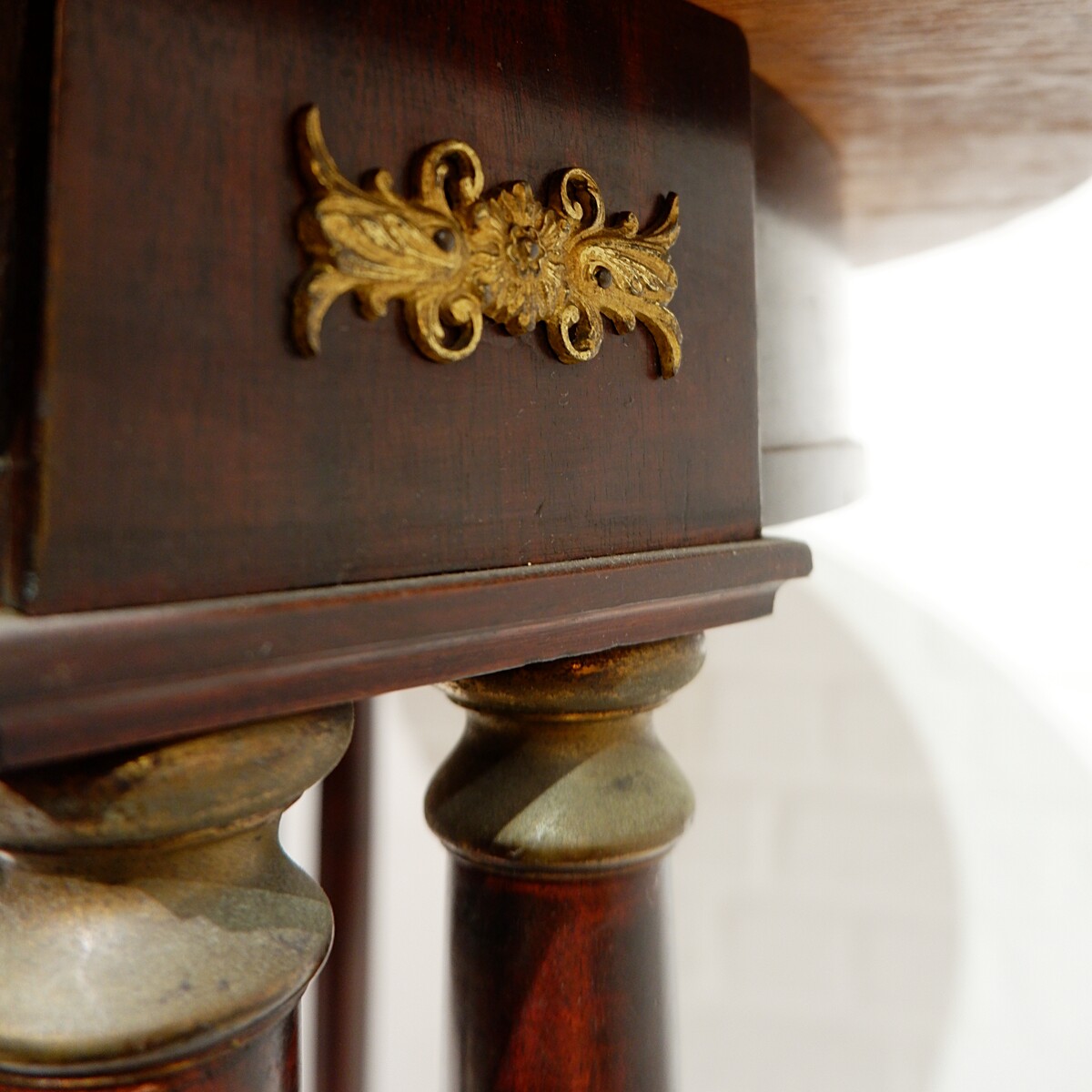Mahogany tripod Pedestal table 