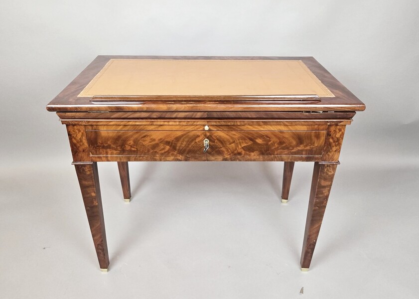 Mahogany Trochin table, late 18th century