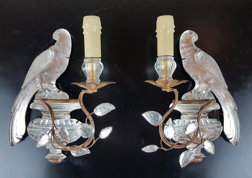 Maison Bagués, pair of wall lamps with parrots
