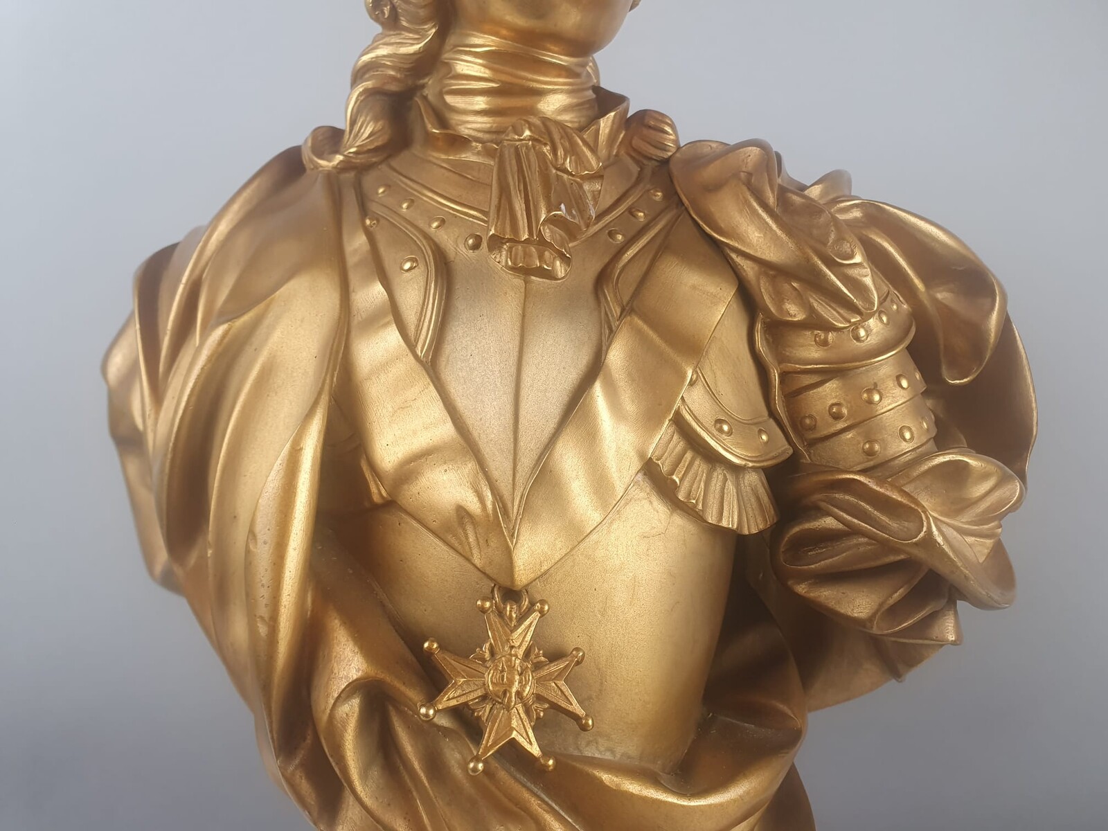 Maison Millet in Paris, pair of gilt bronze busts
