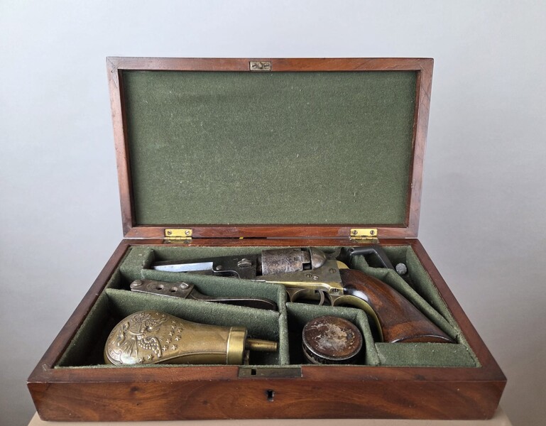 Manhattan Navy Model 1851 revolver in complete case