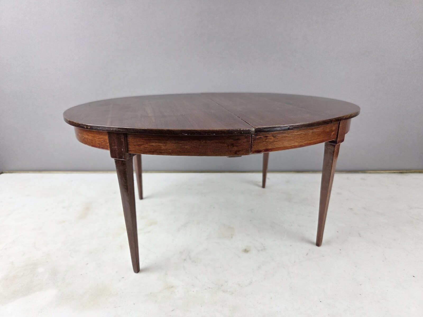 Masterful dining room table