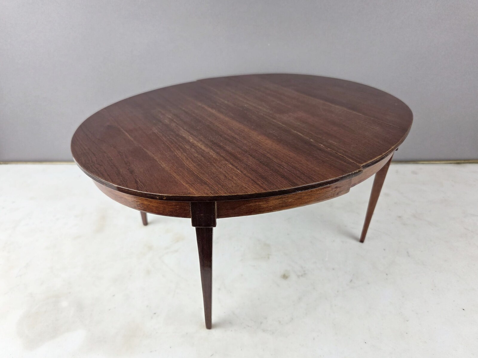 Masterful dining room table