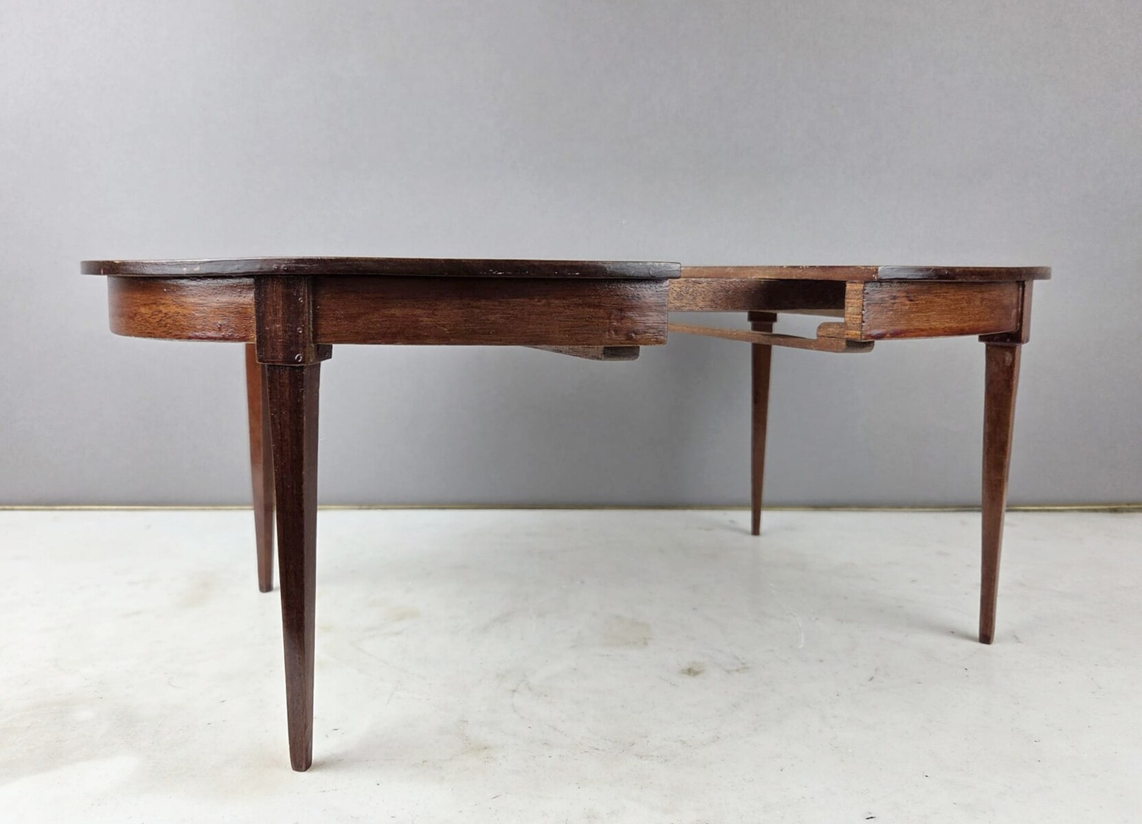 Masterful dining room table