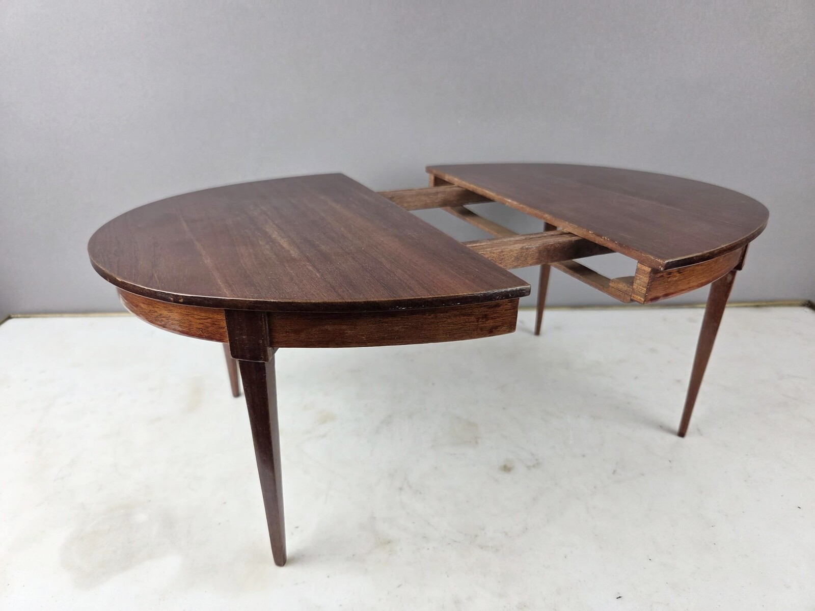 Masterful dining room table
