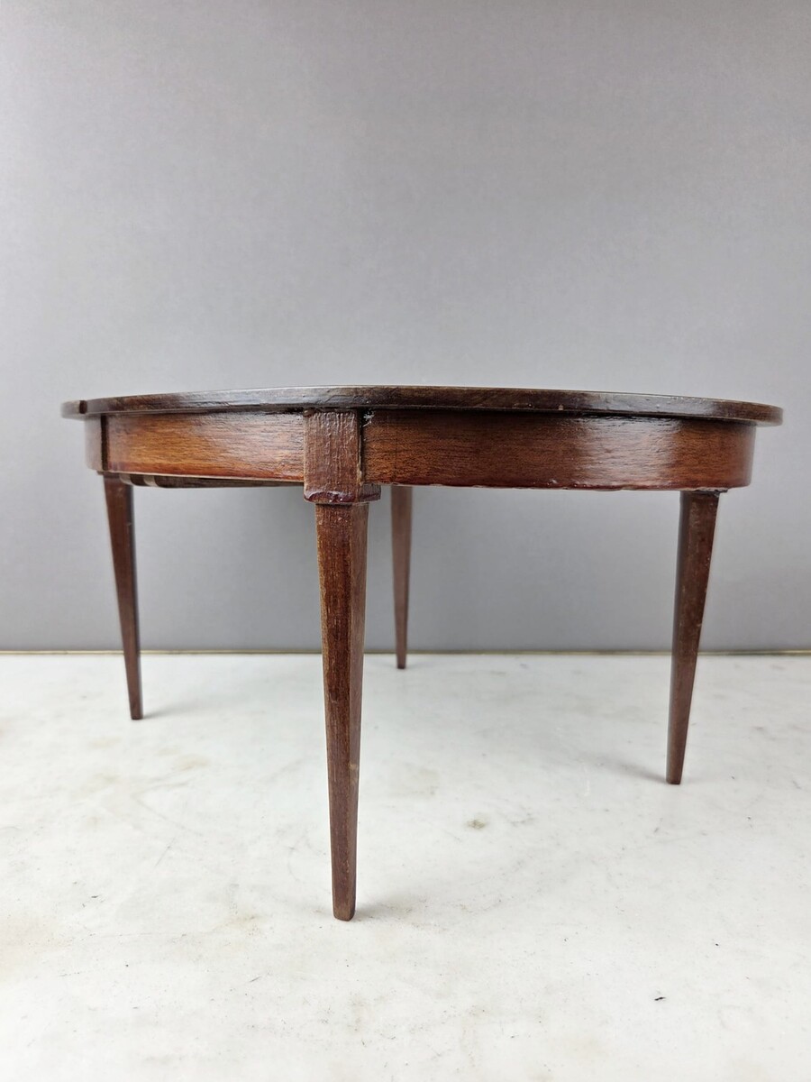 Masterful dining room table
