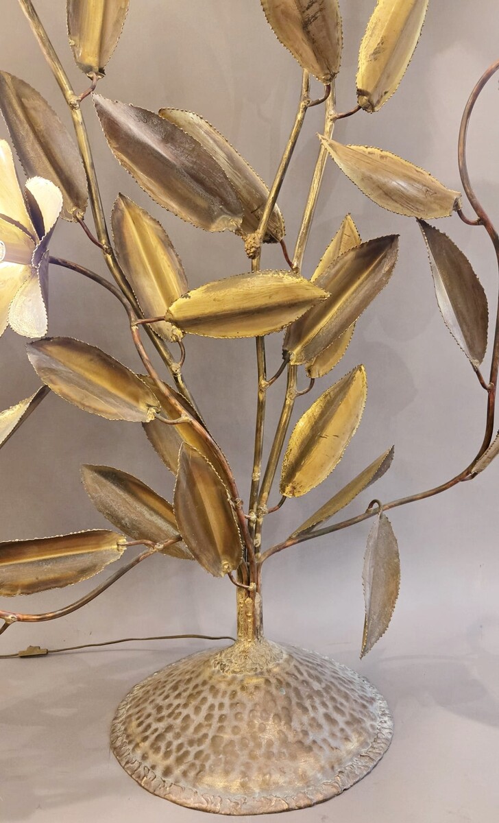 Metal floor lamp decorated with lotus flowers