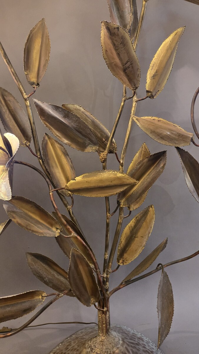 Metal floor lamp decorated with lotus flowers