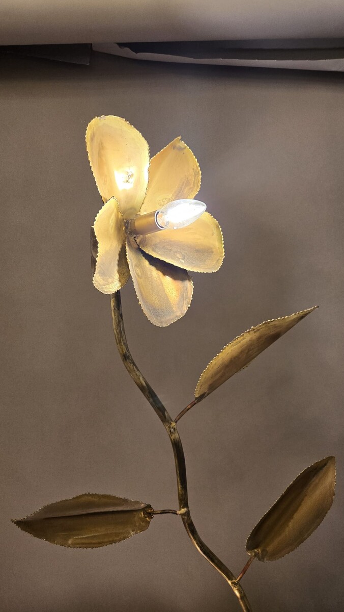 Metal floor lamp decorated with lotus flowers