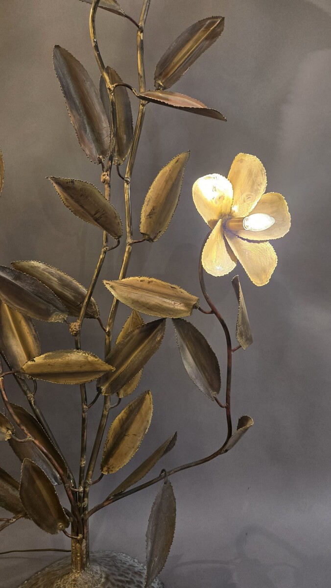 Metal floor lamp decorated with lotus flowers