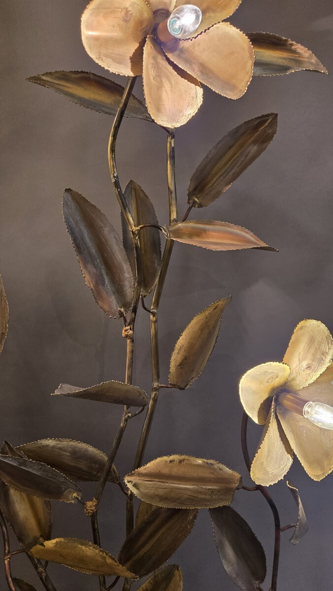 Metal floor lamp decorated with lotus flowers