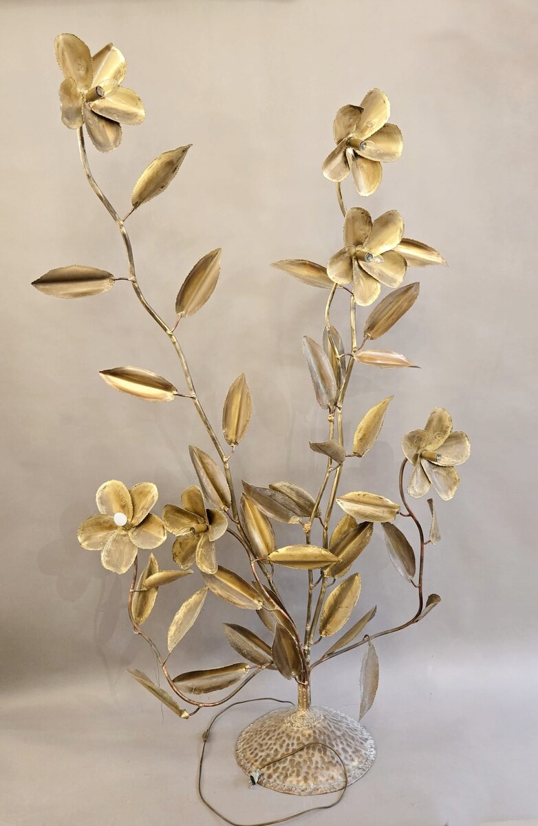 Metal floor lamp decorated with lotus flowers