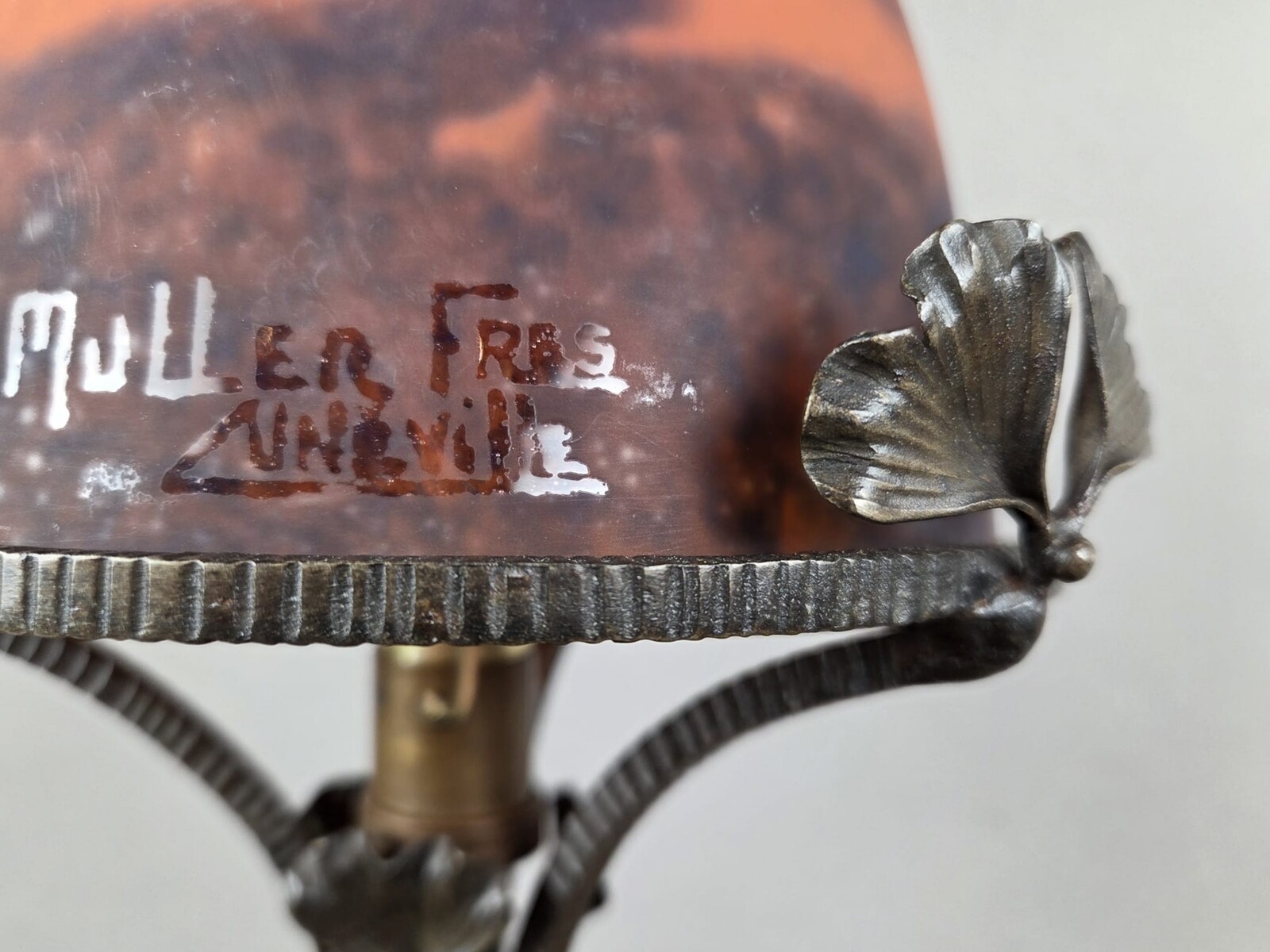 Miller Frères Lunéville, Glass paste lamp with wrought iron frame