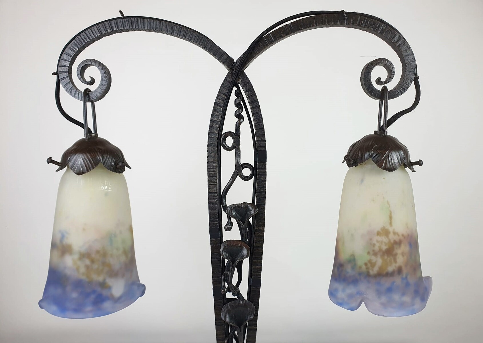 Muller Frères, wrought iron lamp and glass paste tulip