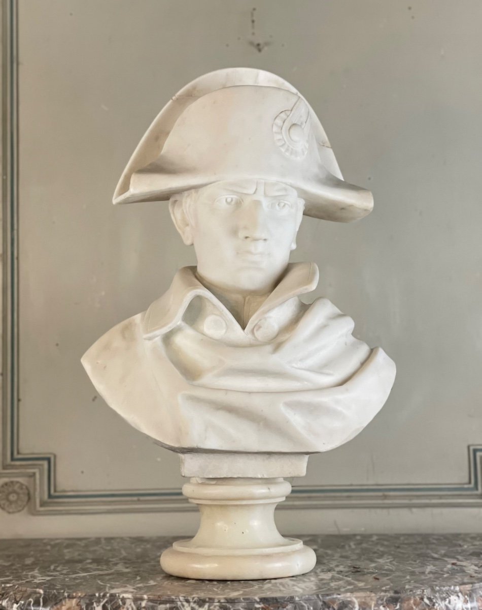 Napoleon I, Carrara Marble Bust, 19th Century - Damage to the back of the hat
