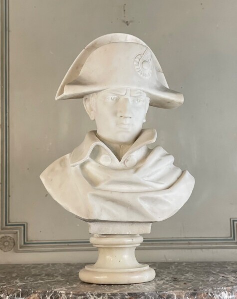 Napoleon I, Carrara Marble Bust, 19th Century - Damage to the back of the hat