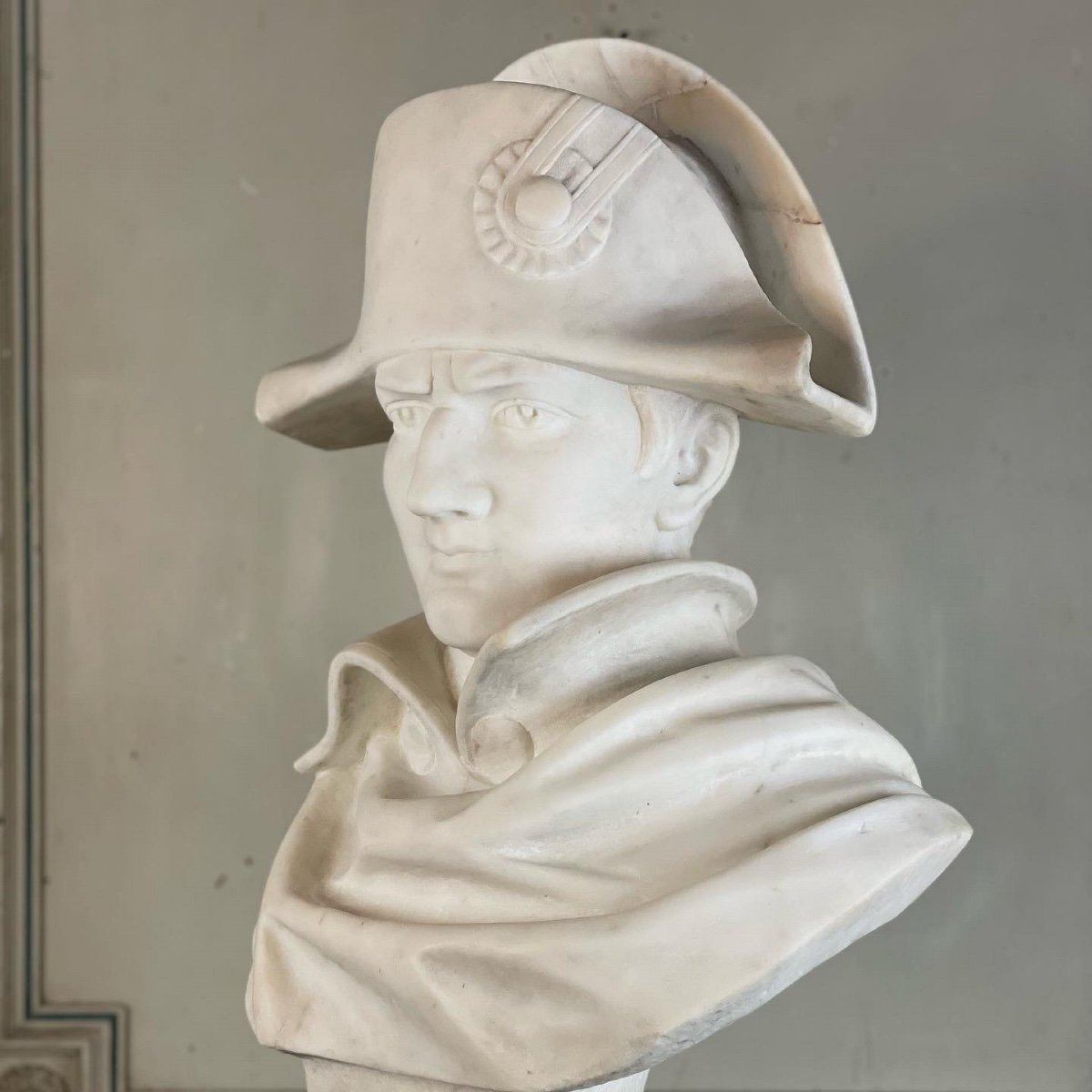 Napoleon I, Carrara Marble Bust, 19th Century - Damage to the back of the hat