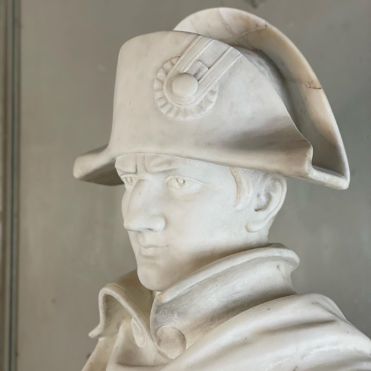 Napoleon I, Carrara Marble Bust, 19th Century - Damage to the back of the hat