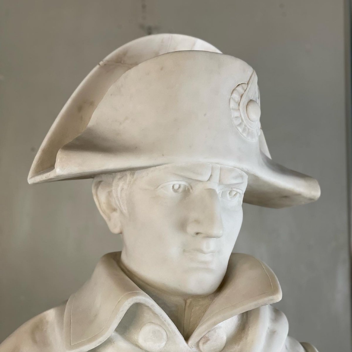 Napoleon I, Carrara Marble Bust, 19th Century - Damage to the back of the hat