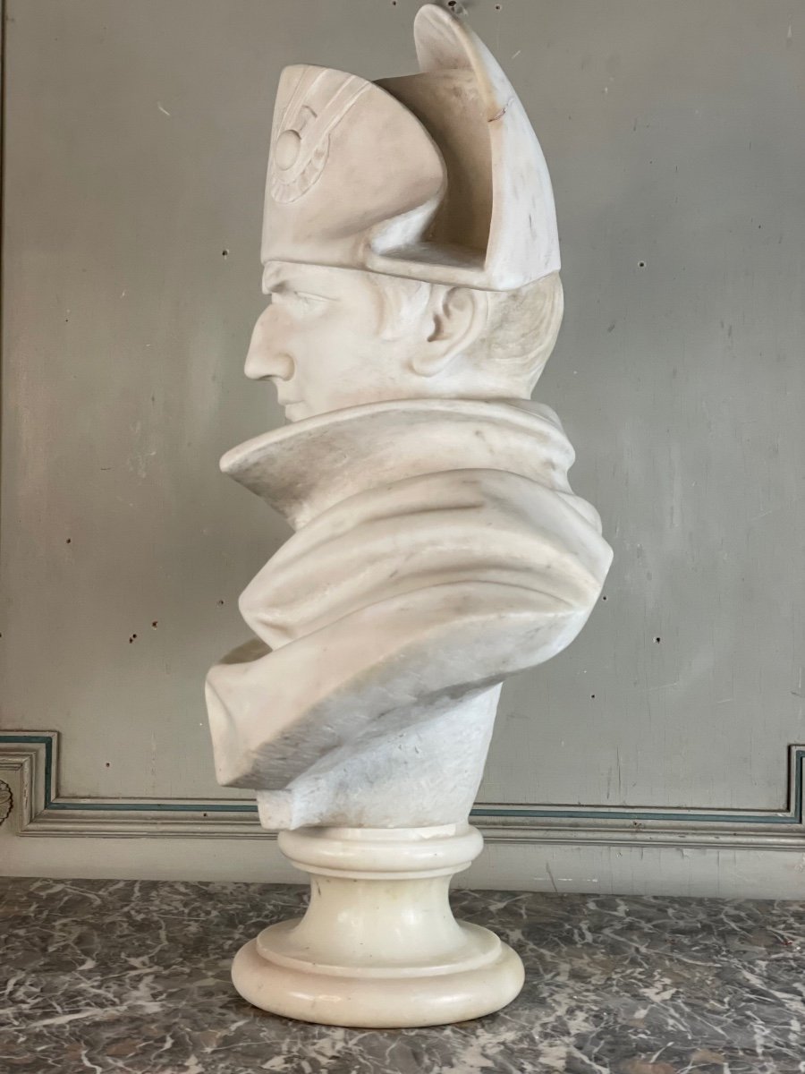 Napoleon I, Carrara Marble Bust, 19th Century - Damage to the back of the hat