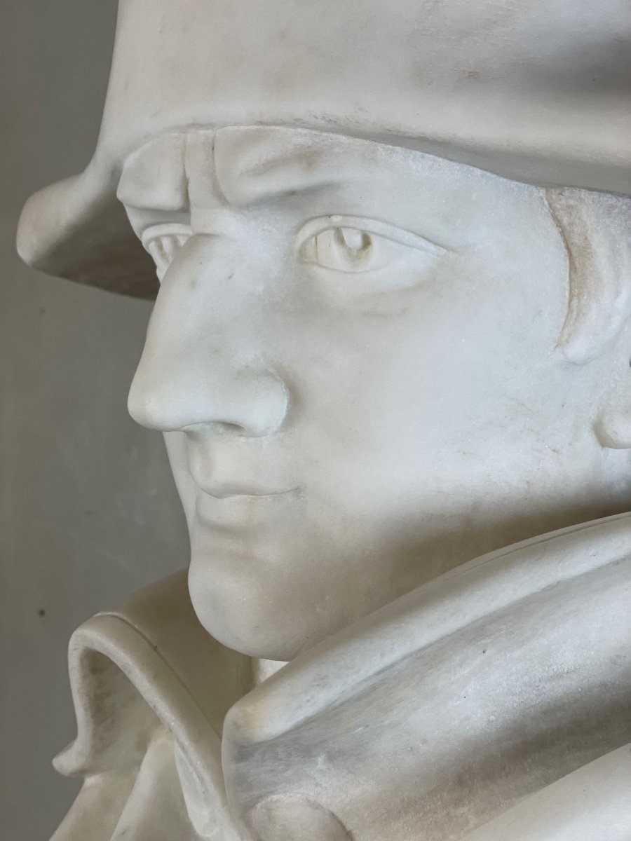 Napoleon I, Carrara Marble Bust, 19th Century - Damage to the back of the hat