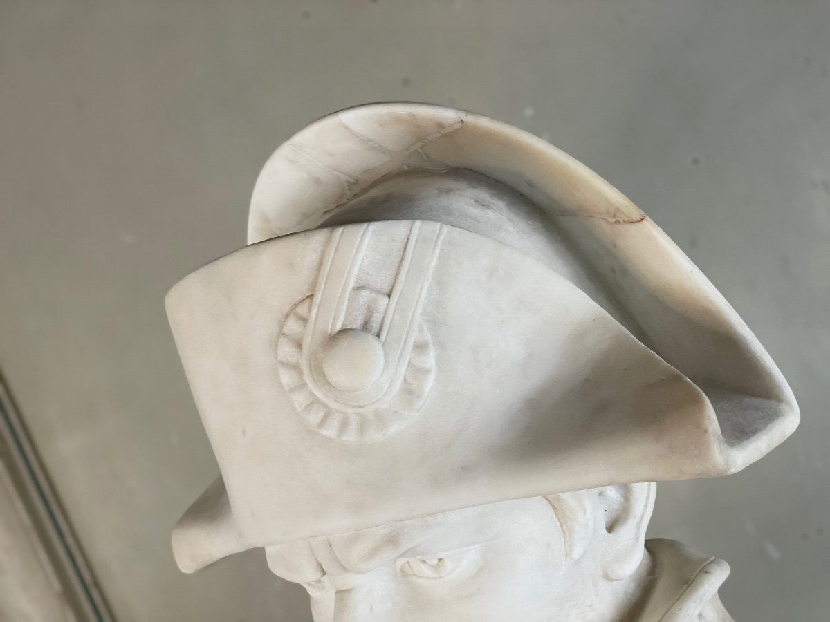 Napoleon I, Carrara Marble Bust, 19th Century - Damage to the back of the hat