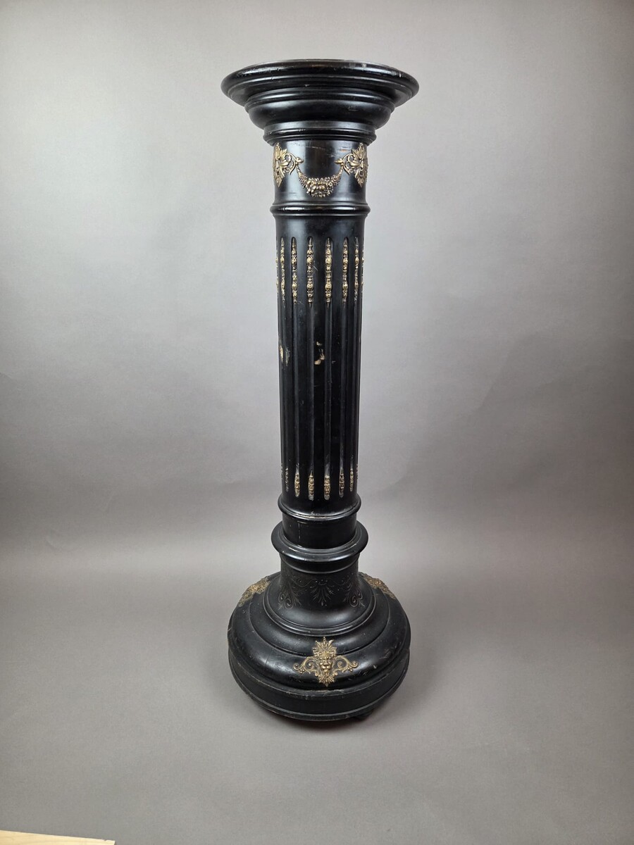 Napoleon III column in black polywood, late 19th century