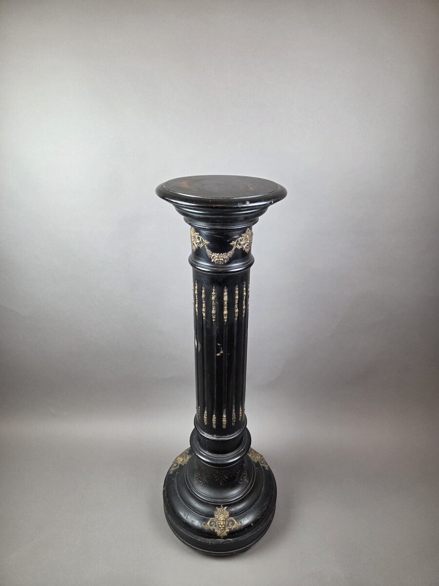 Napoleon III column in black polywood, late 19th century