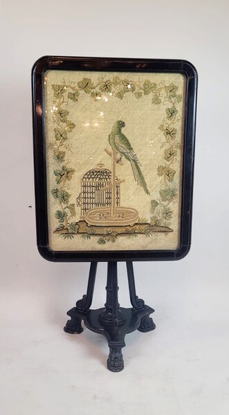 Napoleon III folding side table - Embroidery