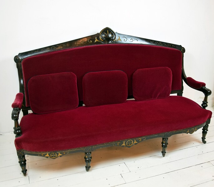 Napoleon III red velvet sofa