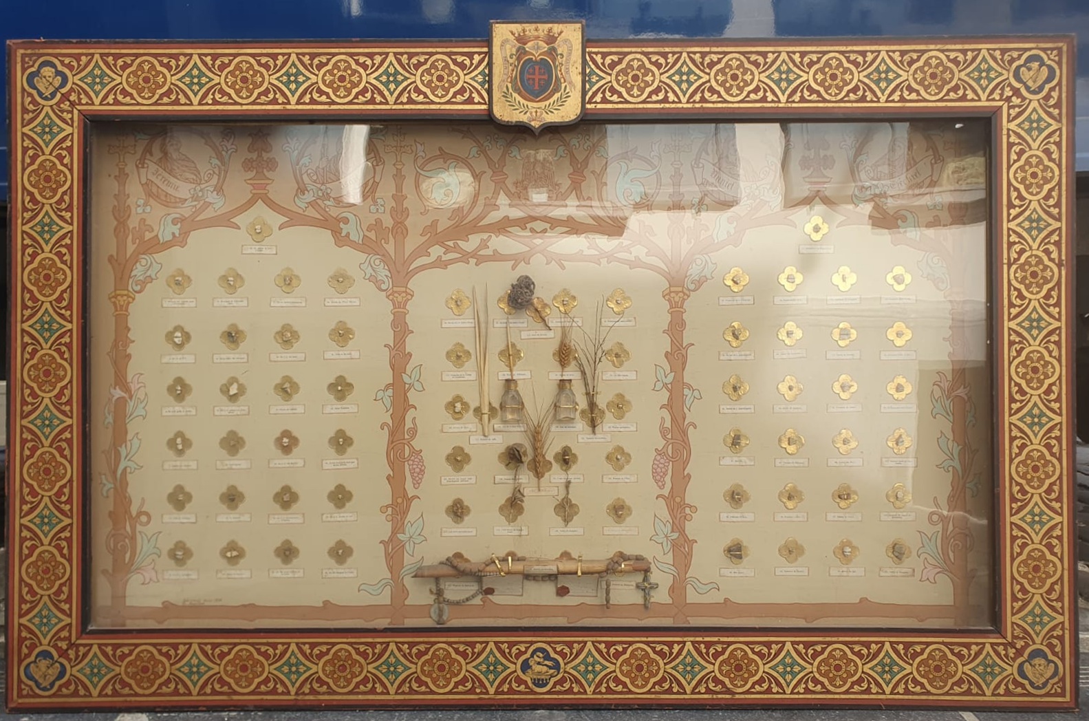 Neo-Gothic style reliquary containing 74 relics
