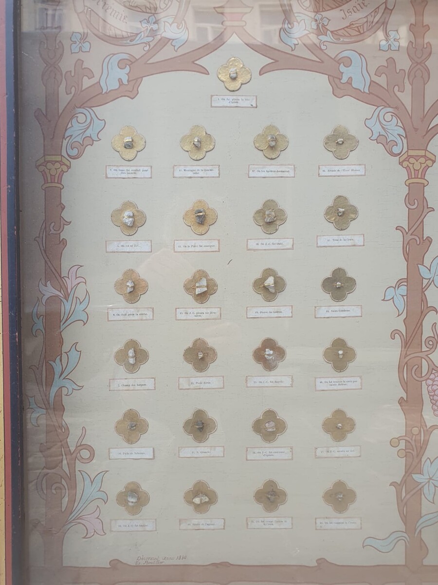 Neo-Gothic style reliquary containing 74 relics