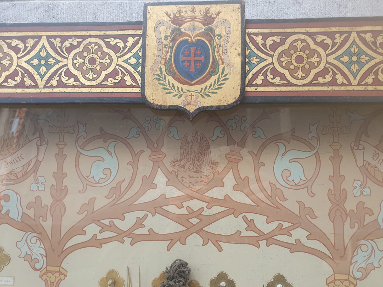 Neo-Gothic style reliquary containing 74 relics