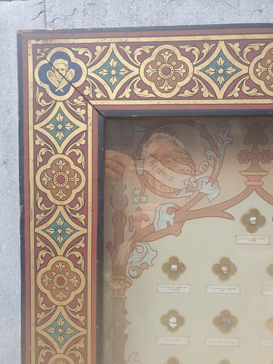 Neo-Gothic style reliquary containing 74 relics