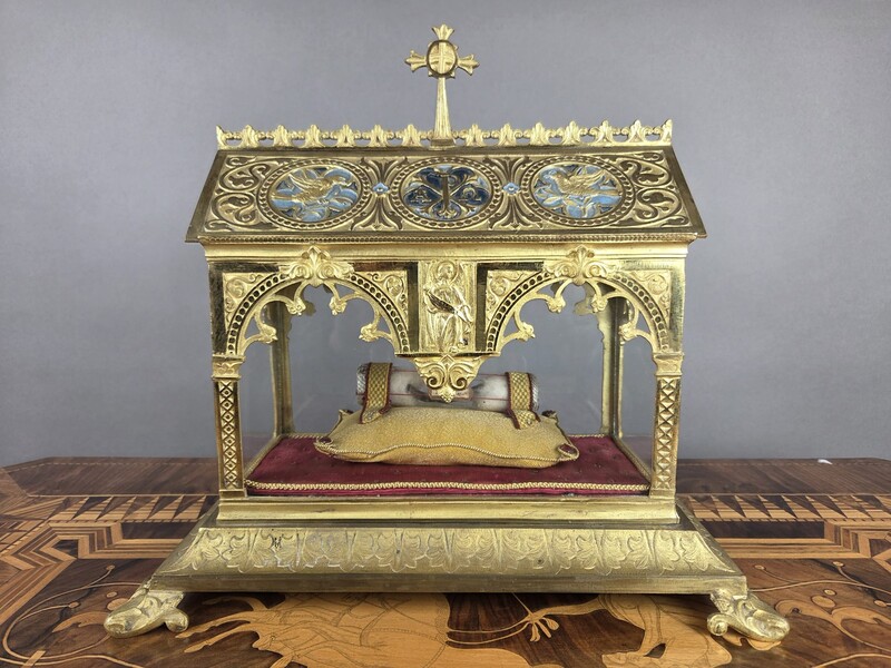 Neogothic reliquary casket in gilded bronze