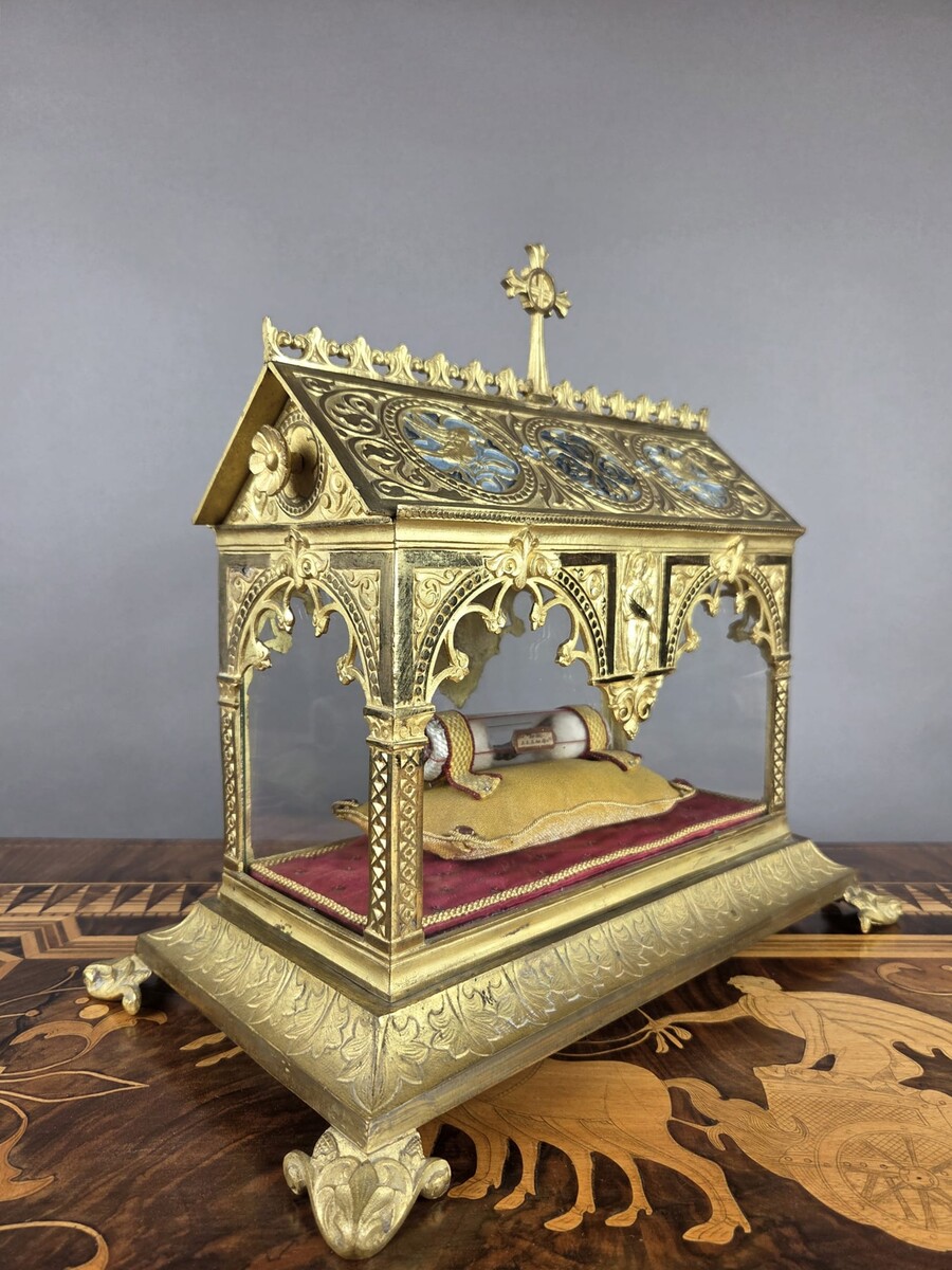 Neogothic reliquary casket in gilded bronze