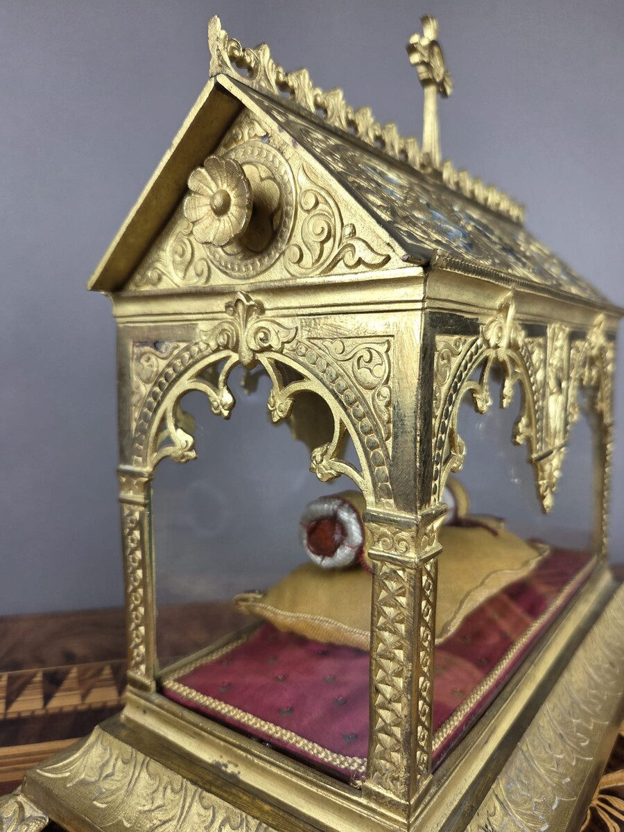 Neogothic reliquary casket in gilded bronze