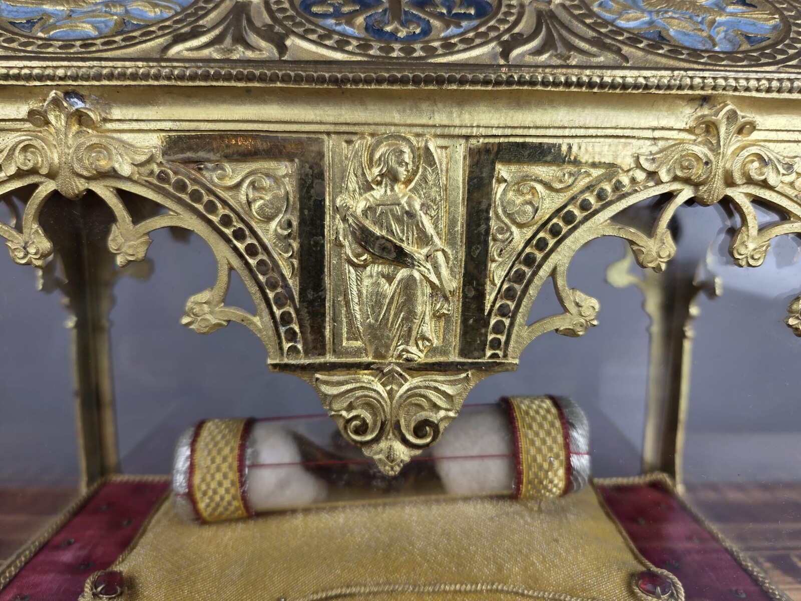 Neogothic reliquary casket in gilded bronze