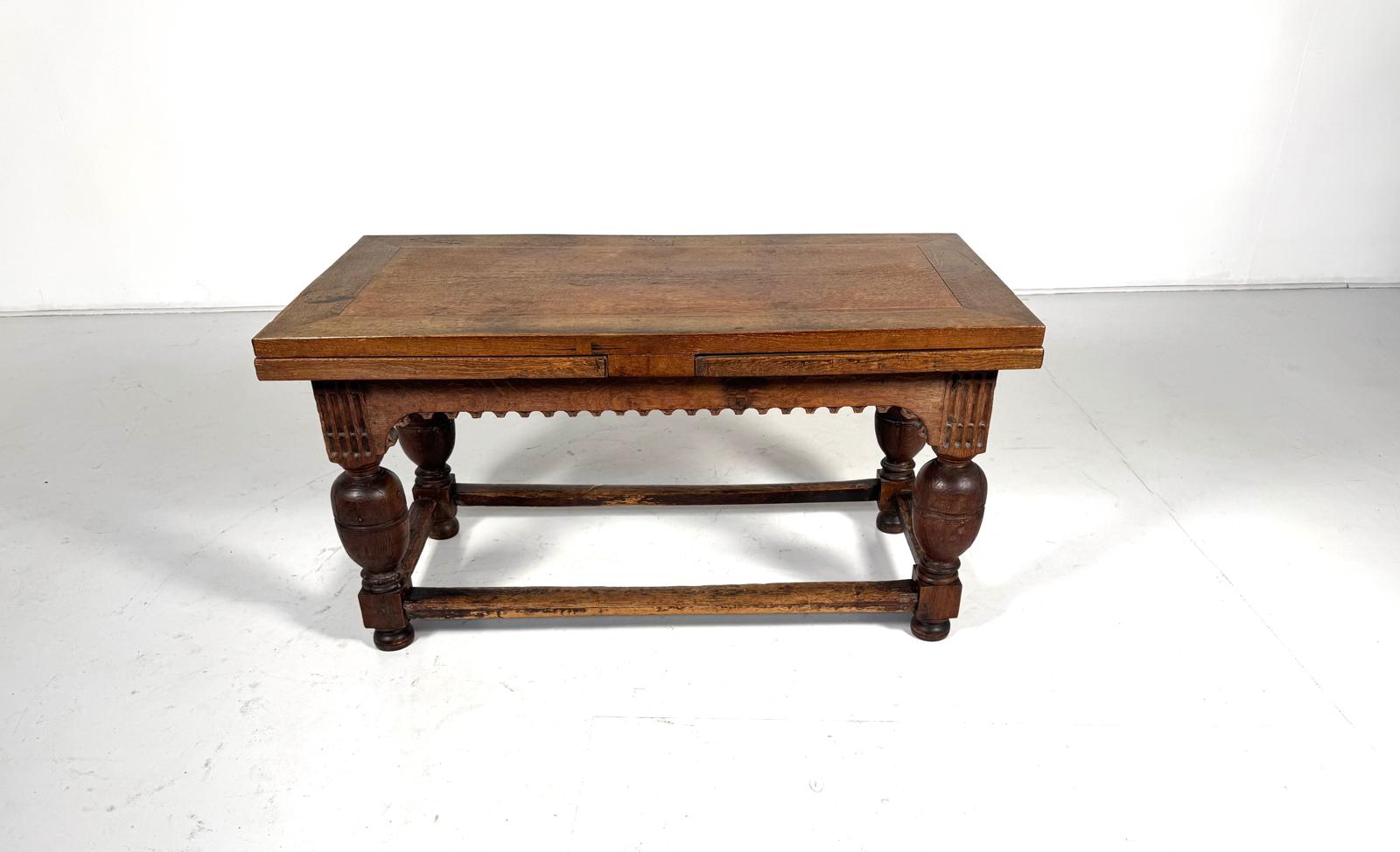 Oak dining table, Germany, 18th century