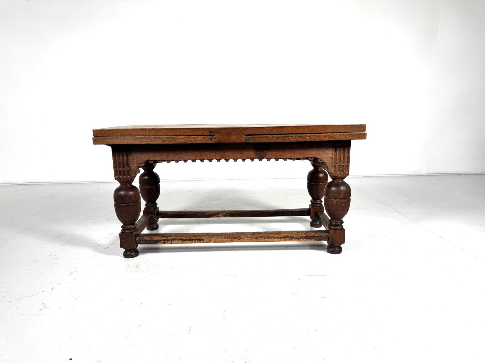 Oak dining table, Germany, 18th century
