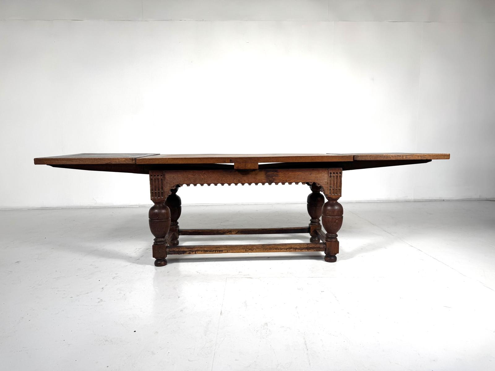 Oak dining table, Germany, 18th century
