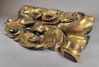 Ornamental pediment in carved and gilded wood, Italy 18th century