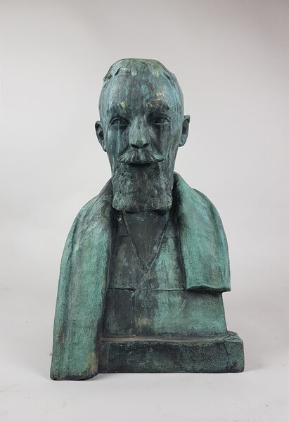 Oscar de Clerck, Bust of a man in bronze with green patina